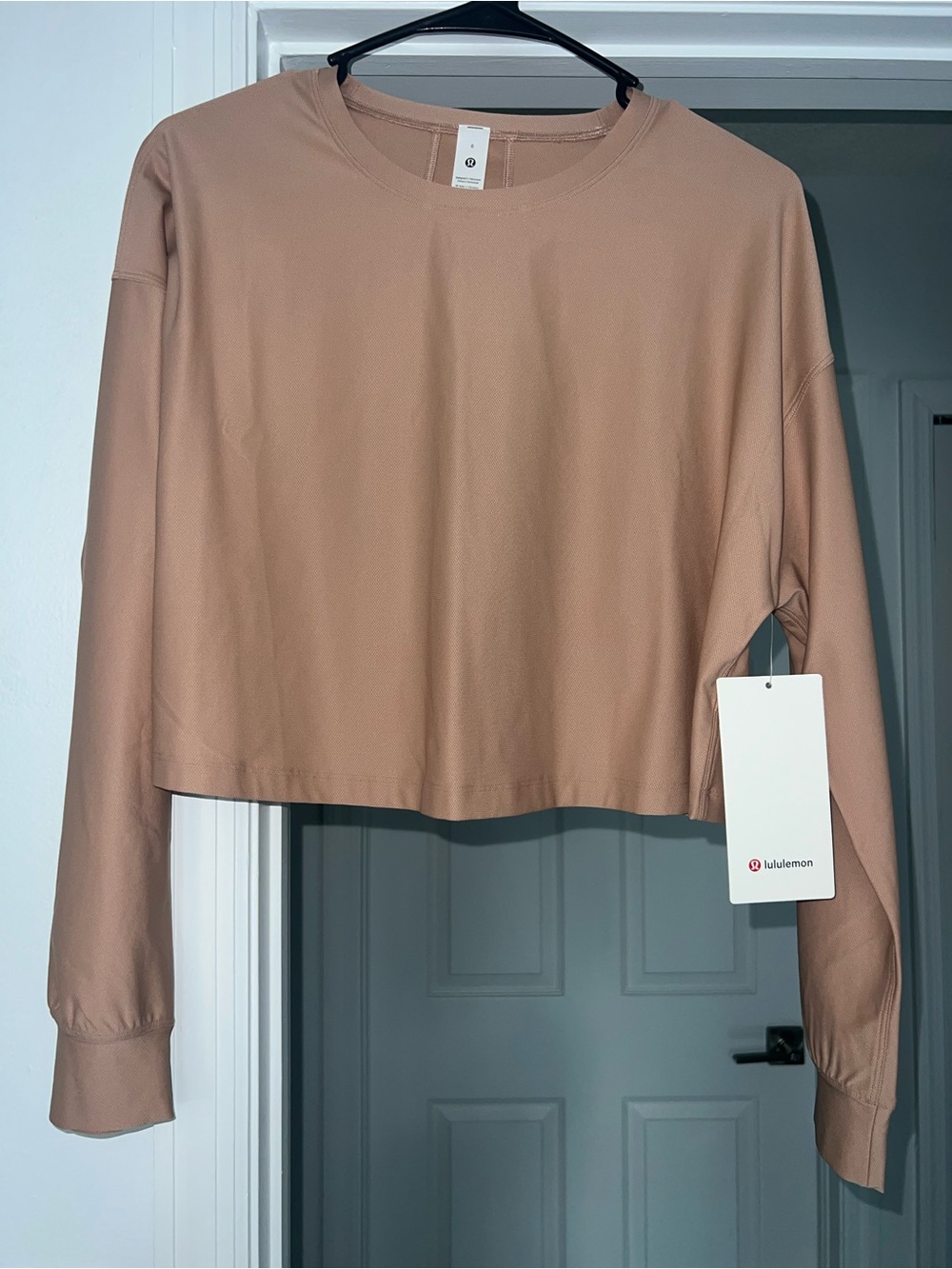 NWT Lululemon Women’s Long Sleeve Crop Top Tan Size: 6